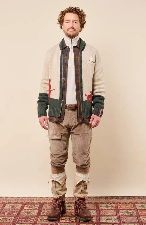 Huntsman Cardigan på modell